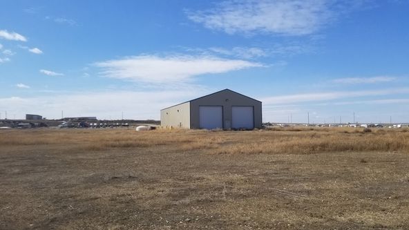 RJ Corman-5,000 SQ FT Shop On 10 Acres With Office Trailer : 6011 138th Ave NW, Williston, ND 58801